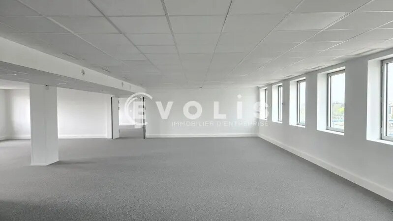 Bureau dans Ivry-sur-Seine à louer - Photo du bâtiment - Image 3 de 15