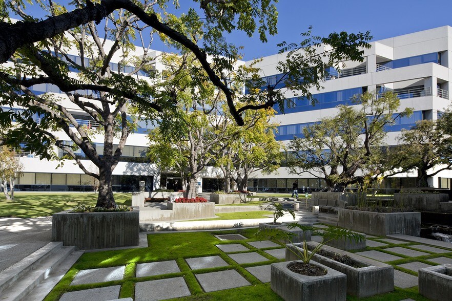 300 Corporate Pointe, Culver City, CA for lease - Building Photo - Image 2 of 4