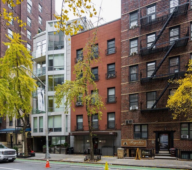 348 E 55th St, New York, NY à vendre - Photo du bâtiment - Image 3 de 4