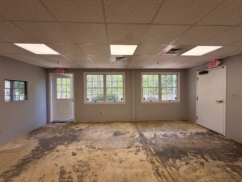 694 Main St, Holden, MA à louer - Photo du bâtiment - Image 2 de 23
