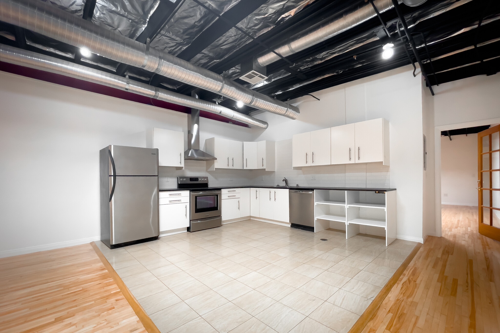 5401 W Alvern Cir, Los Angeles, CA for lease Interior Photo- Image 1 of 8