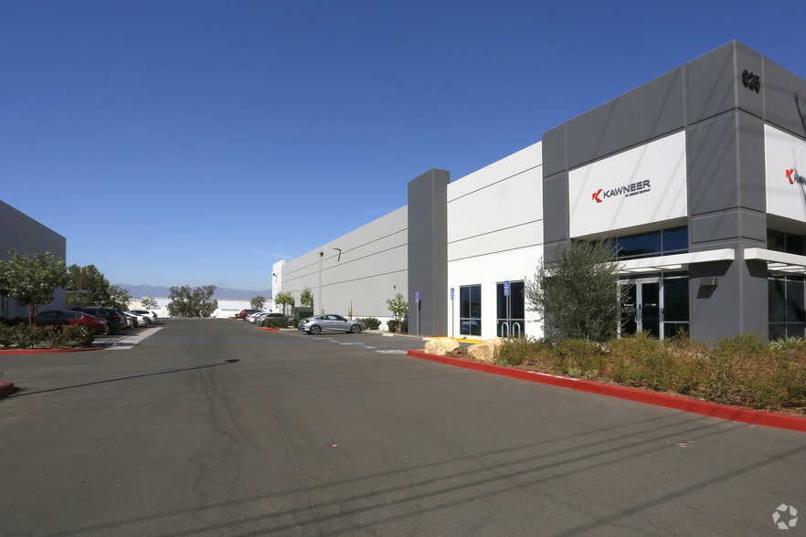 925 Marlborough Ave, Riverside, CA for lease - Building Photo - Image 2 of 3