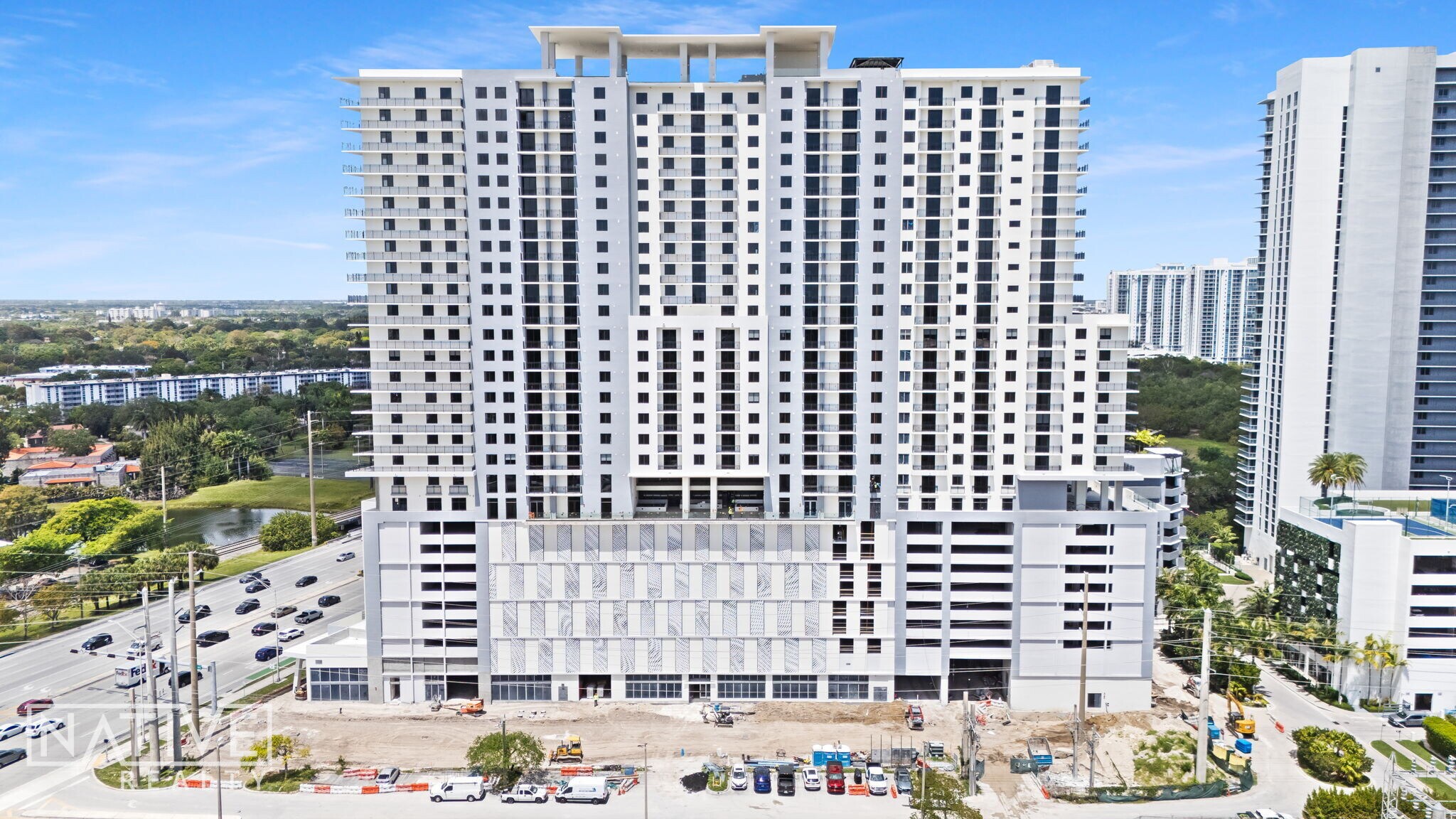 16375 Biscayne Blvd, North Miami Beach, FL à louer Photo du bâtiment- Image 1 de 24