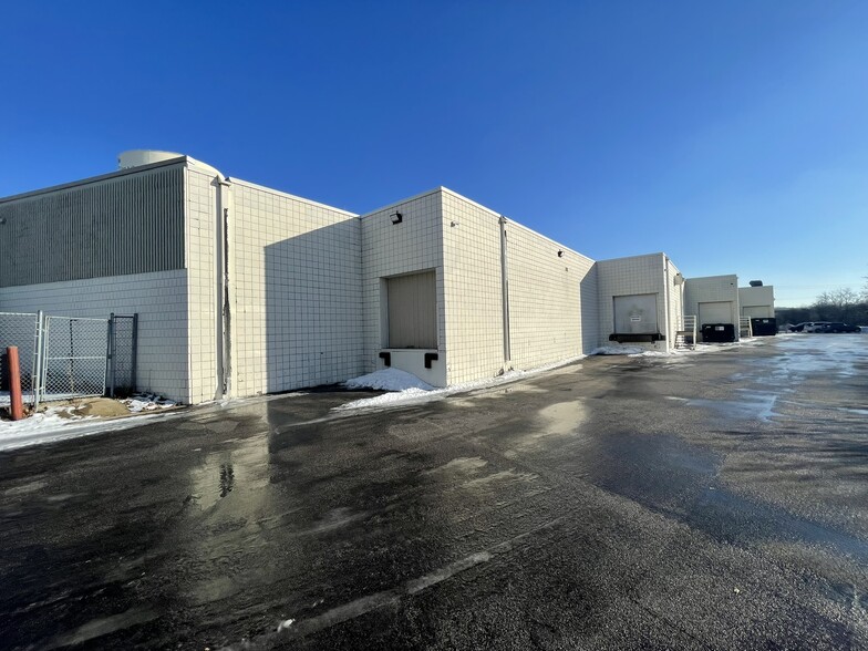 1260 Red Fox Rd, Arden Hills, MN for sale - Building Photo - Image 3 of 13
