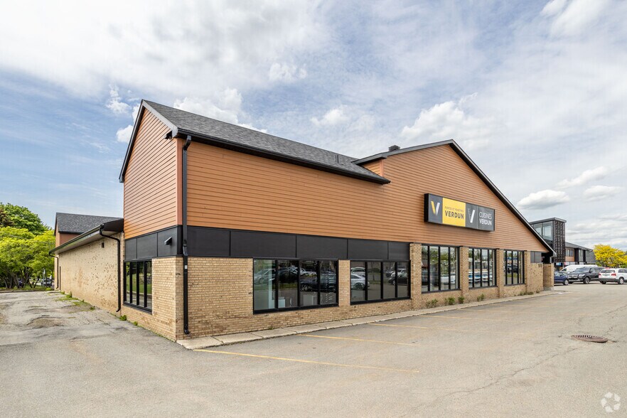 Les Galeries Kirkland portefeuille de 2 propriétés à vendre sur LoopNet.ca - Photo principale - Image 2 de 2