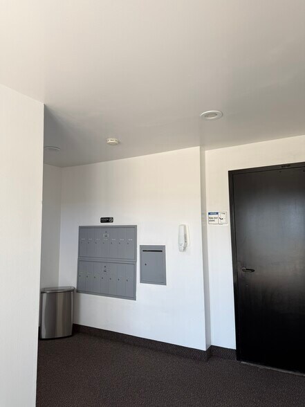 105 Crescent Bay Dr, Laguna Beach, CA à louer - Photo du bâtiment - Image 3 de 17
