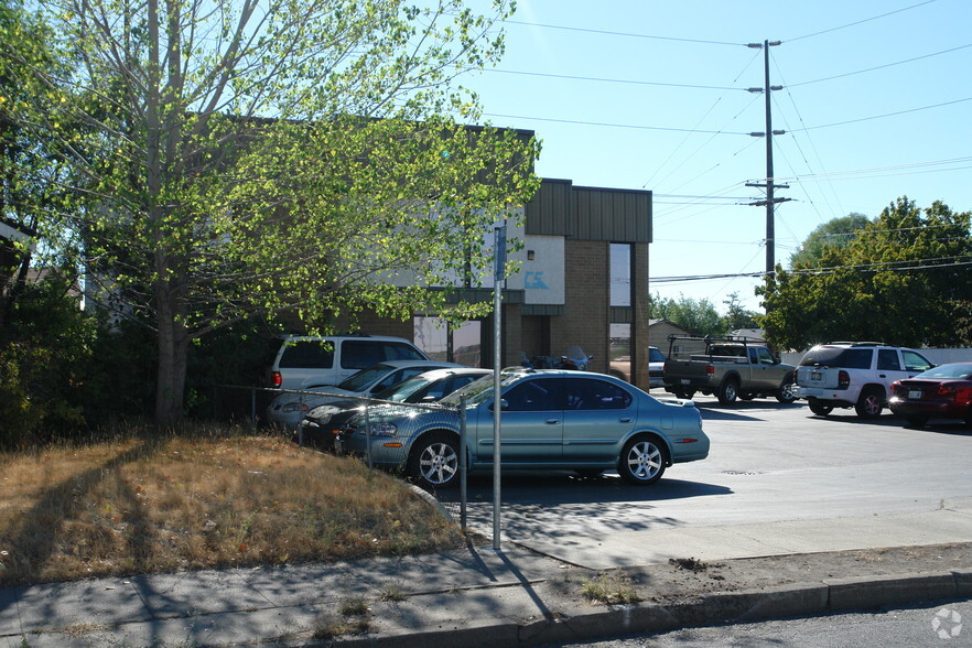 2702 N Perry St, Spokane, WA for lease - Building Photo - Image 2 of 3