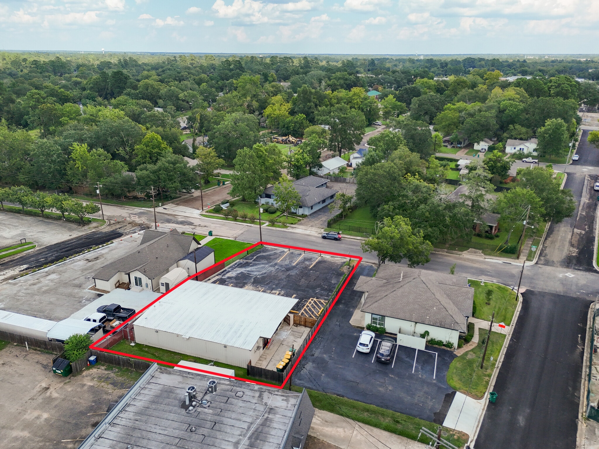 909 Houston St, Conroe, TX for lease Primary Photo- Image 1 of 21