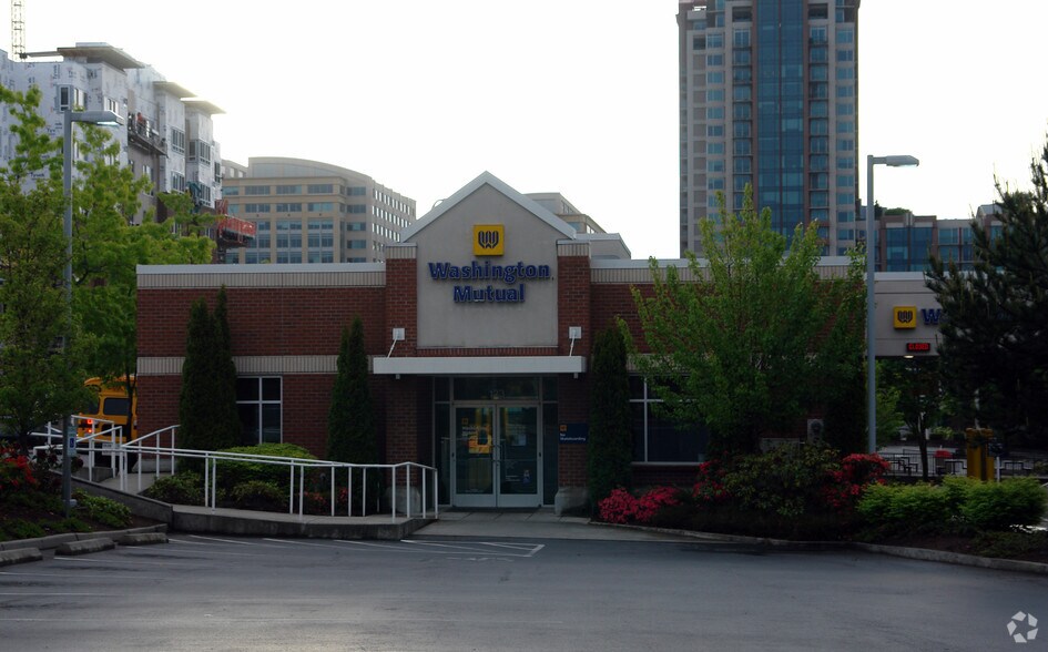 123 Bellevue Way NE, Bellevue, WA à vendre - Photo du bâtiment - Image 2 de 3