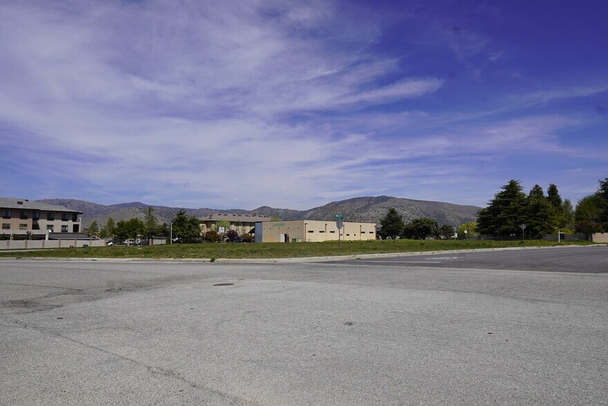 W 4th St, Tehachapi, CA à vendre - Photo du bâtiment - Image 2 de 3