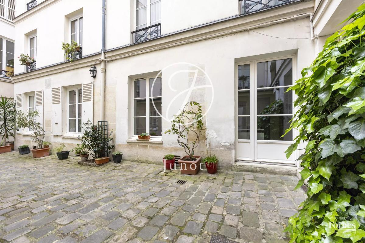 Multifamily in Paris for sale Building Photo- Image 1 of 13