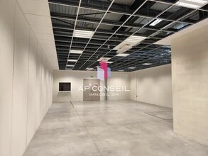 Industrial in Élancourt for lease Interior Photo- Image 2 of 5