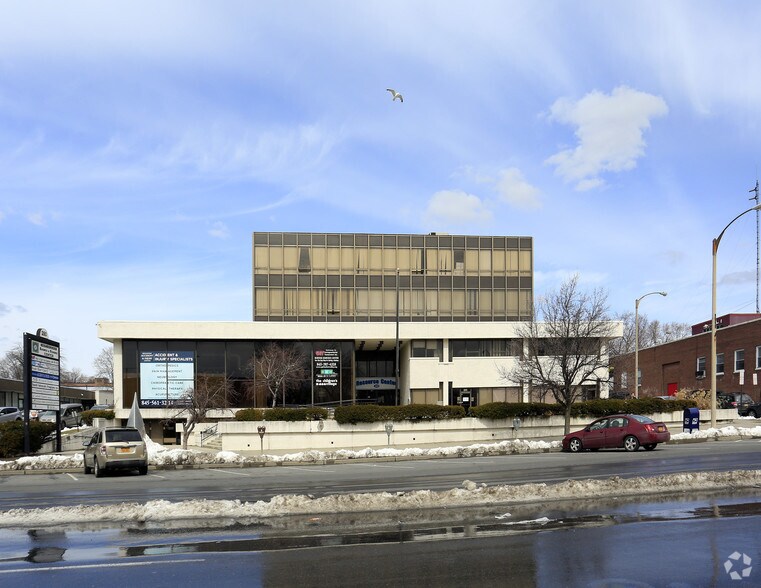 280-290 Broadway, Newburgh, NY à louer - Photo du bâtiment - Image 3 de 3