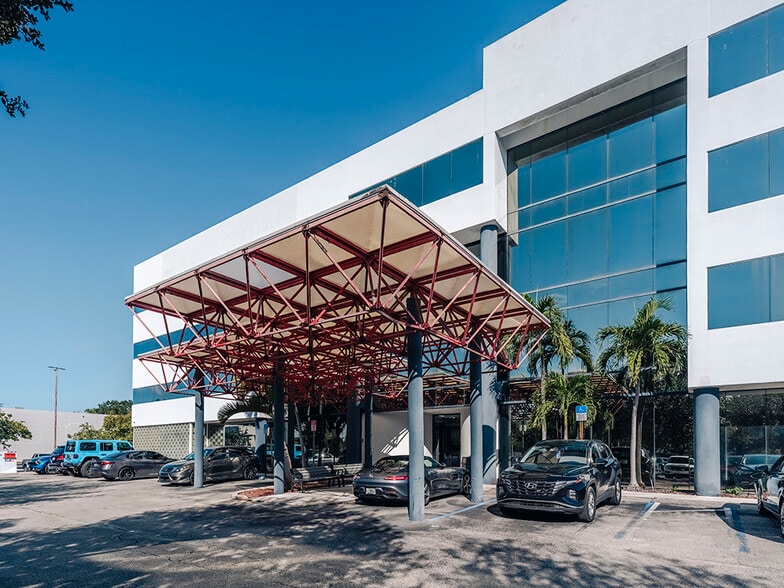 2151 W Hillsboro Blvd, Deerfield Beach, FL for lease - Building Photo - Image 3 of 4