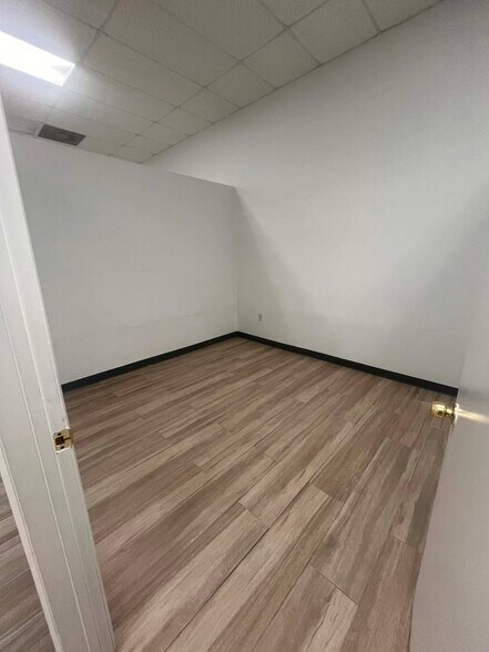 1117 E Hallandale Beach Blvd, Hallandale Beach, FL à louer - Photo du bâtiment - Image 3 de 18