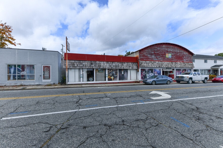 920 S Chapman St, Greensboro, NC for sale - Building Photo - Image 1 of 47
