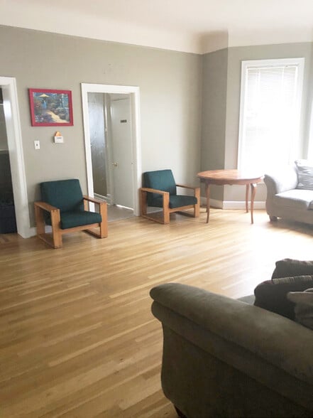 111 Cass Ave, Mount Clemens, MI for sale - Interior Photo - Image 3 of 10