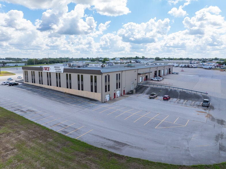 2813 N Neergard Ave, Springfield, MO for sale - Building Photo - Image 2 of 42