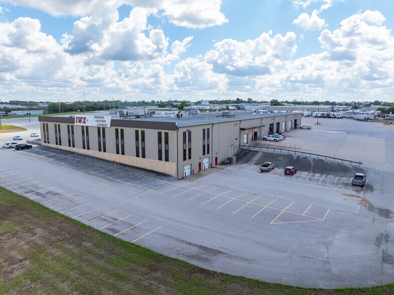 2813 N Neergard Ave, Springfield, MO à vendre - Photo du bâtiment - Image 2 de 42