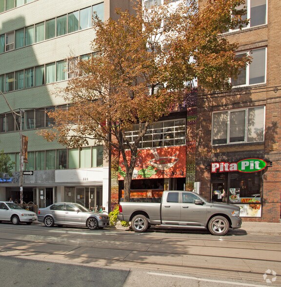 322 Adelaide St W, Toronto, ON à vendre - Photo du bâtiment - Image 2 de 6