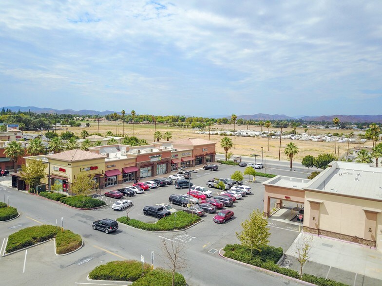 1891 S San Jacinto Ave, San Jacinto, CA à louer - Photo du bâtiment - Image 2 de 8