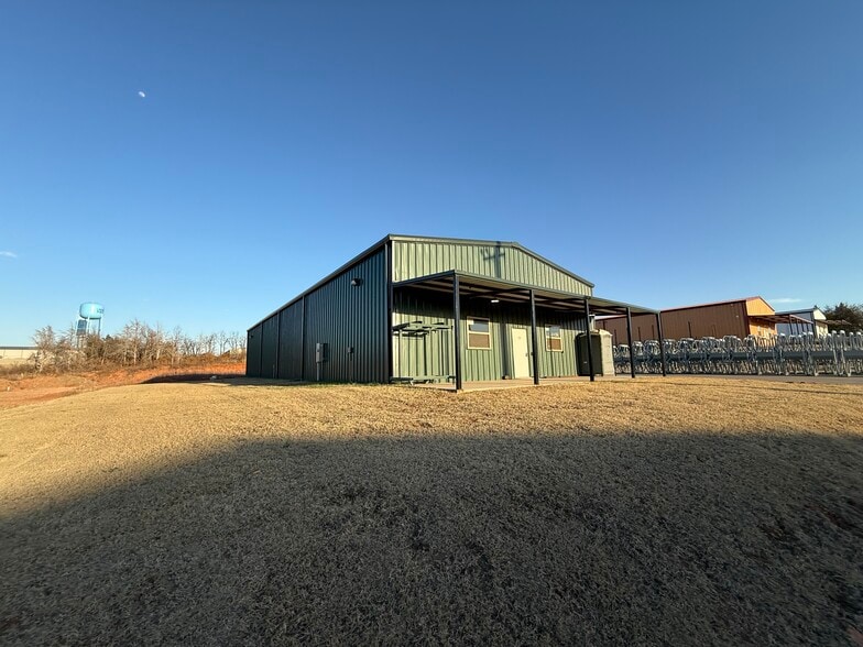 11534 Maui Ln, Edmond, OK for sale - Building Photo - Image 3 of 4