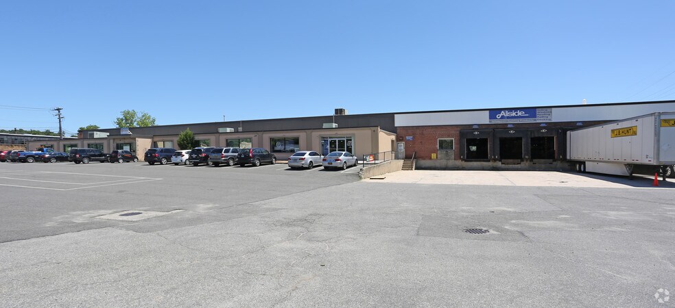 303 Winding Rd, Old Bethpage, NY for lease - Primary Photo - Image 1 of 10