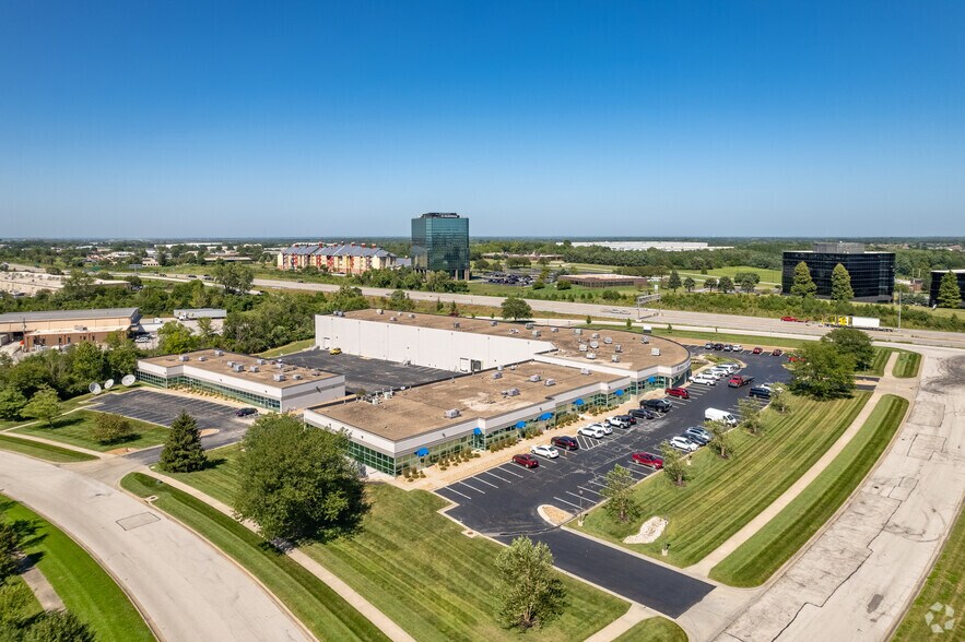 7810-7900 NW 100th St, Kansas City, MO à louer - Photo du bâtiment - Image 2 de 24