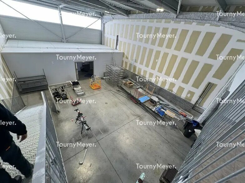 Flex in Escalquens for lease - Interior Photo - Image 2 of 12