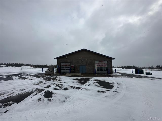 113 M-553, Gwinn, MI à vendre - Photo du bâtiment - Image 2 de 6