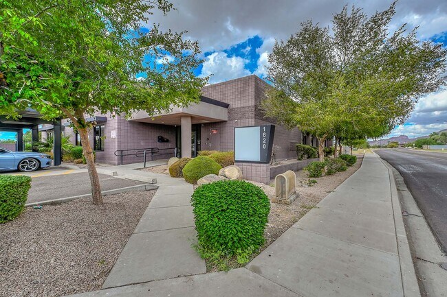 Plus de détails pour 1620 N 48th St, Phoenix, AZ - Médical à louer