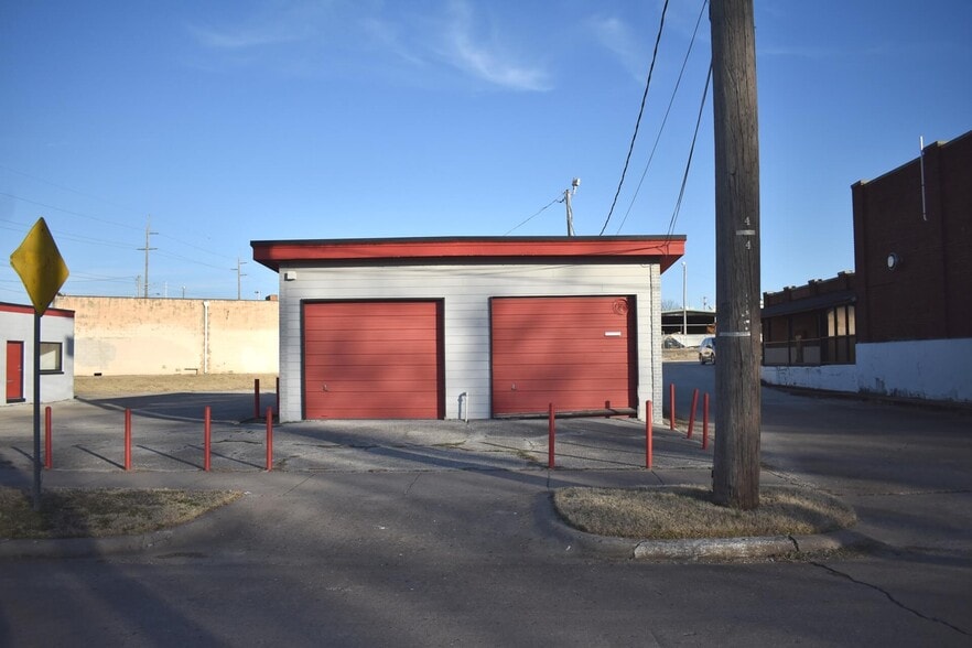 2204 E 11th St, Tulsa, OK for lease - Building Photo - Image 2 of 16