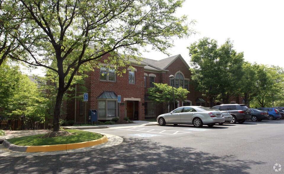 4200 Evergreen Ln, Annandale, VA à vendre - Photo du bâtiment - Image 3 de 49