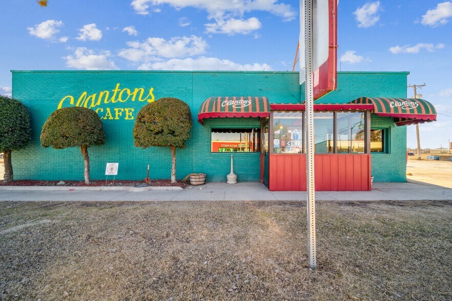 319 E Illinois Ave, Vinita, OK à vendre - Photo du bâtiment - Image 3 de 46