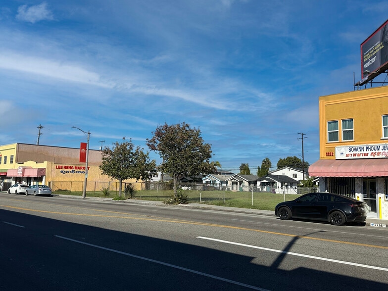 2215-2235 E Anaheim St, Long Beach, CA for sale - Building Photo - Image 2 of 5