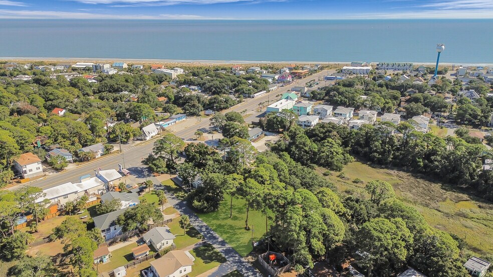 106 Lewis Ave, Tybee Island, GA à vendre - Photo du bâtiment - Image 2 de 37