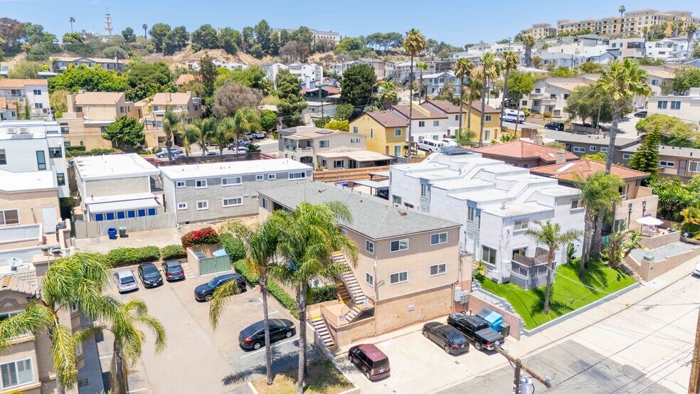 5752-5758 Riley St, San Diego, CA à vendre - Photo du bâtiment - Image 1 de 13