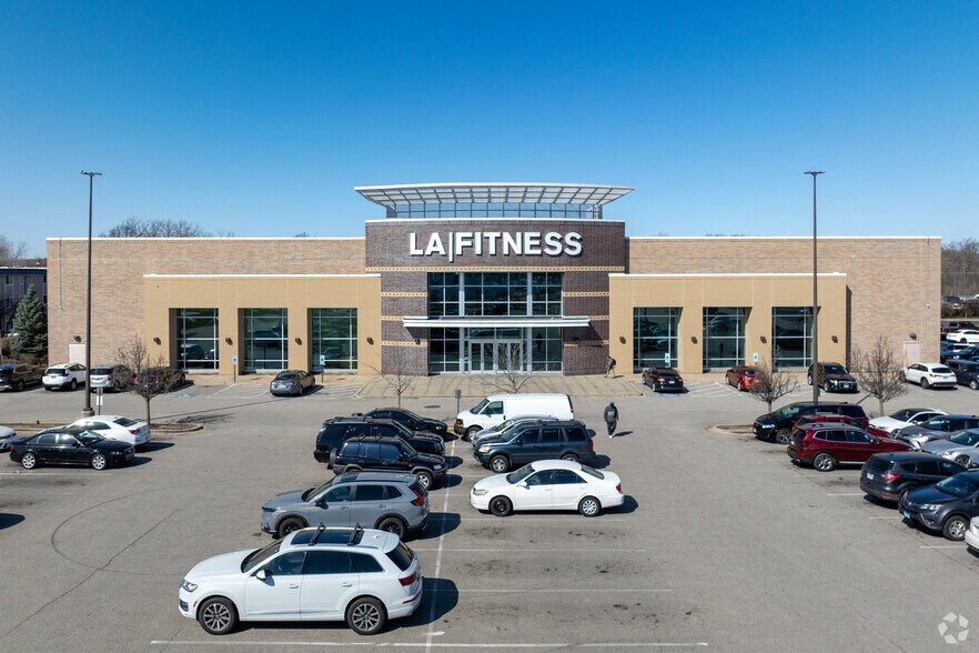 452 Lakehurst Rd, Waukegan, IL à louer - Photo du bâtiment - Image 2 de 5