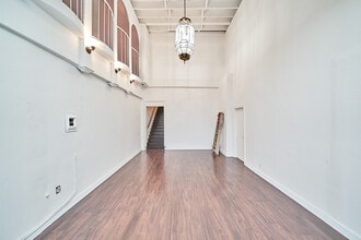 1071 N Fairfax Ave, West Hollywood, CA for lease Interior Photo- Image 2 of 8