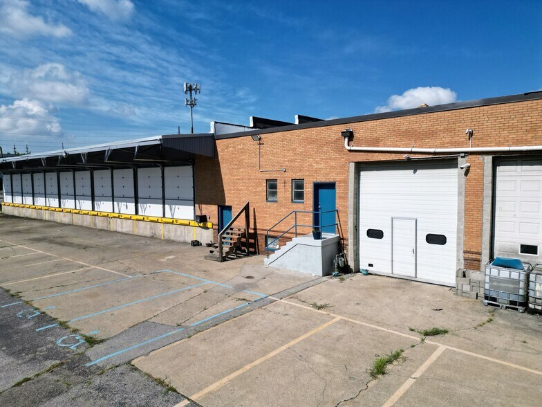 1401 W Ray St, Indianapolis, IN à louer - Photo du bâtiment - Image 2 de 15