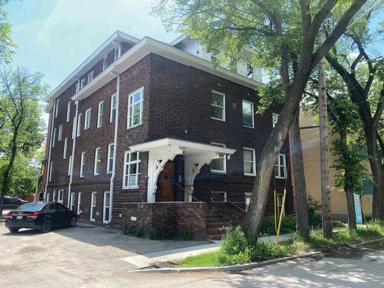 6 Roslyn Rd, Winnipeg, MB à louer - Photo du bâtiment - Image 2 de 6