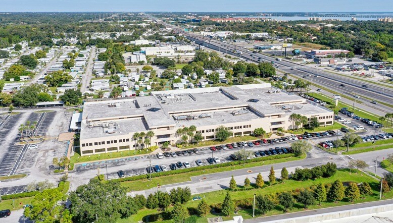 16120 N Us Hwy 19, Clearwater, FL à louer - Photo du bâtiment - Image 2 de 14