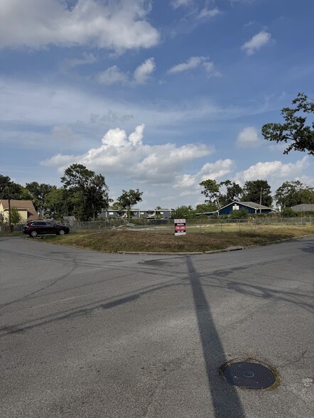 4605 Brookwoods Dr, Houston, TX à vendre - Photo du bâtiment - Image 1 de 7