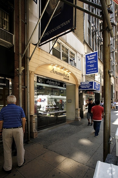 21 W 47th St, New York, NY for lease - Building Photo - Image 2 of 2