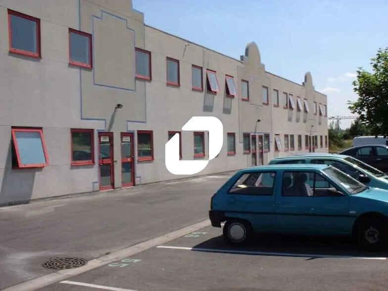 Office in Éragny for lease - Building Photo - Image 2 of 4