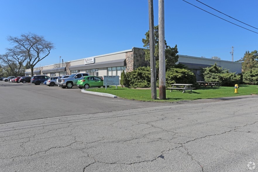 30-40 Torlake Cres, Toronto, ON for sale - Primary Photo - Image 1 of 1