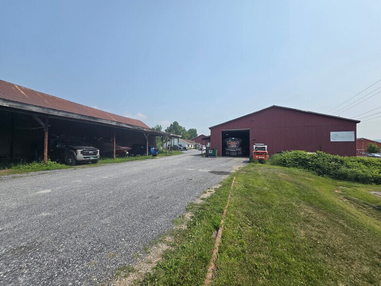 1 Main St, Vergennes, VT à louer - Photo du bâtiment - Image 2 de 4