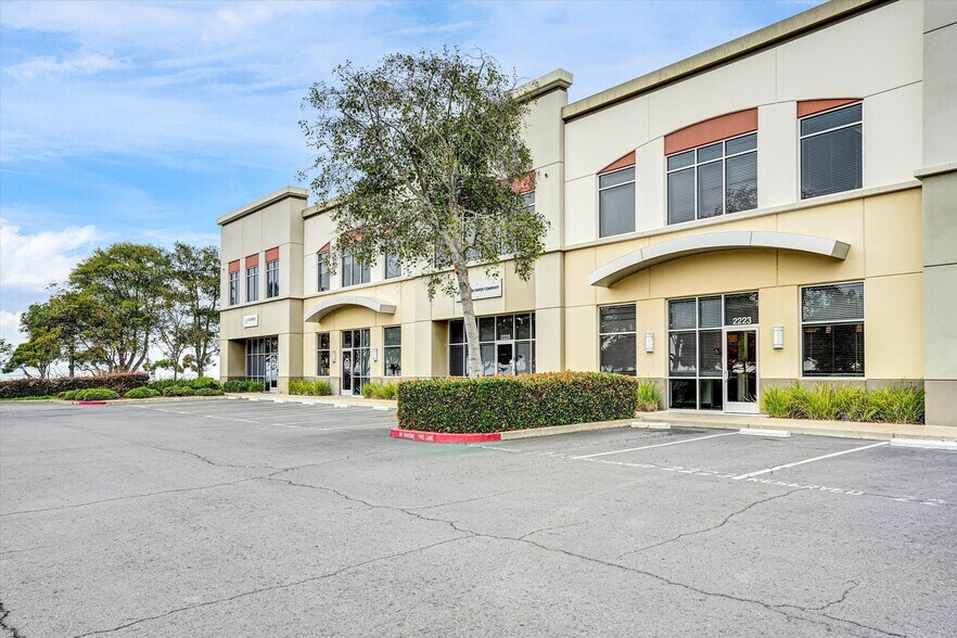 2221-2239 Harbor Bay Pky, Alameda, CA à vendre - Photo du bâtiment - Image 1 de 26