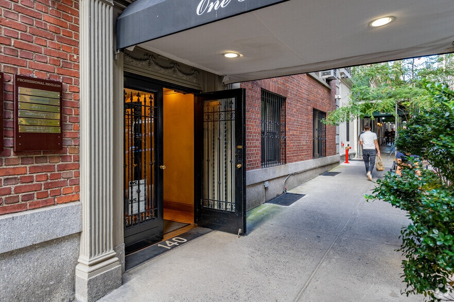 140 W 58th St, New York, NY for lease - Building Photo - Image 2 of 2