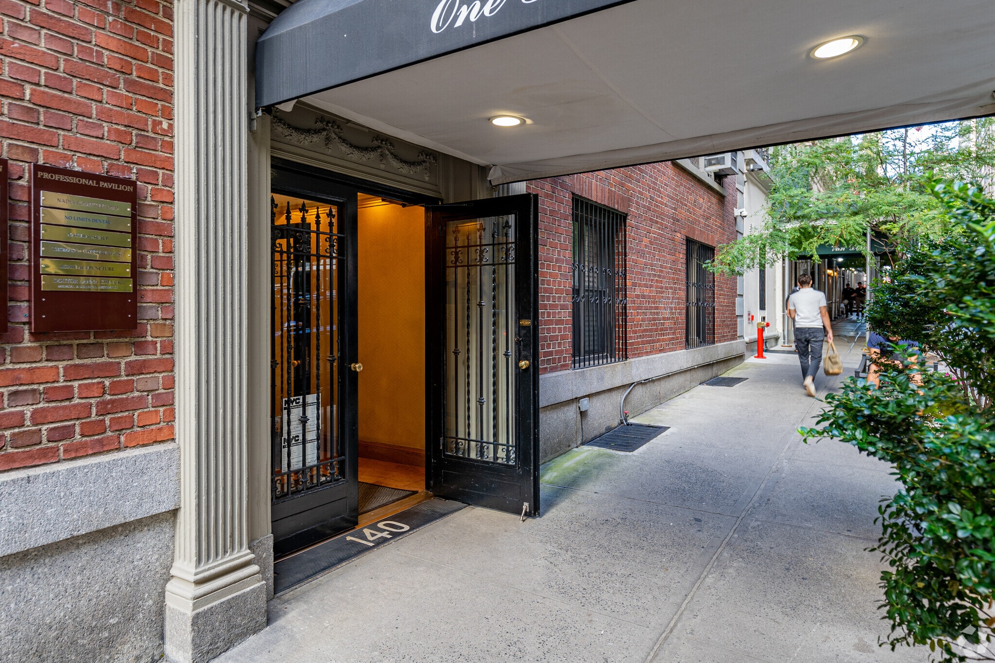 140 W 58th St, New York, NY for lease Primary Photo- Image 1 of 16